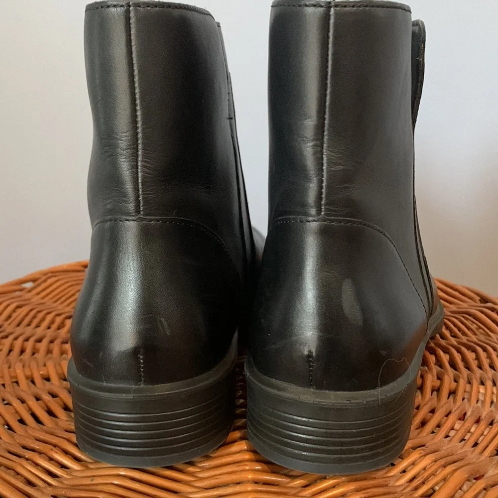 Umberto Rafini Black Leather Upper Furry Lined Ankle Boot Size 39 US Siz…